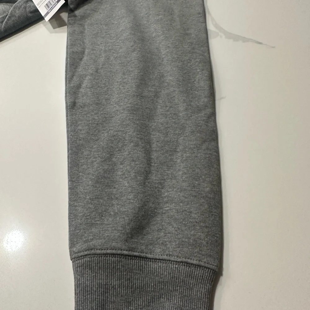 Tampa Bay Buccaneers Men’s Crewneck (2XL) Retails For $75 - Picture 9 of 10